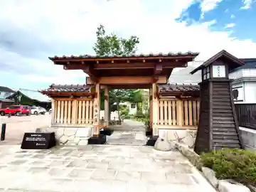 大和稲荷神社の山門・神門