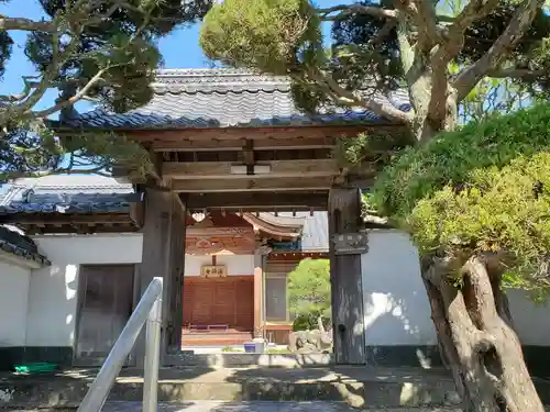 満願寺の山門