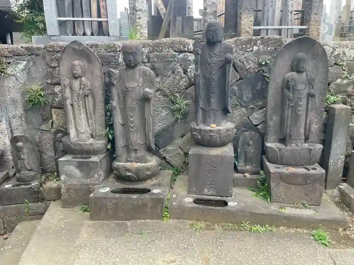 天竜院の{uncategorized: "未分類", other: "その他", undefined: "問題あり", building: "その他建物", grave: "お墓", sacred_gate: "鳥居", guardian: "狛犬", statue: "像", buddha: "仏像", history: "歴史", nature: "自然", garden: "庭園", animal: "動物", pagoda: "塔", temizu: "手水舎", mountain_gate: "山門・神門", sanctuary: "本殿・本堂", subordinate: "末社・摂社", art: "芸術", scenery: "景色", jizo: "地蔵", ema: "絵馬", goshuin: "御朱印", omikuji: "おみくじ", items: "授与品その他", amulet: "お守り", goshuincho: "御朱印帳", eats: "食事", festival: "お祭り", votive_dance: "神楽", shichigosan: "七五三参", wedding: "結婚式", experience: "体験その他", initially: "初詣", around: "周辺", anti_infection: "感染症対策"}