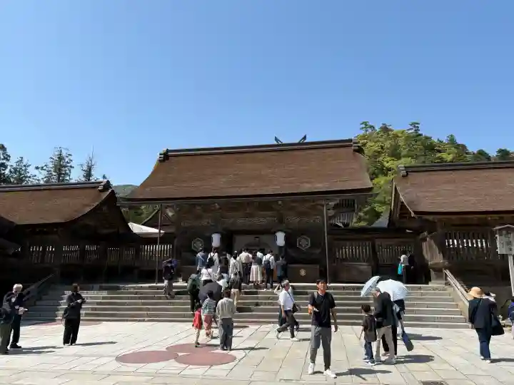 出雲大社の{uncategorized: "未分類", other: "その他", undefined: "問題あり", building: "その他建物", grave: "お墓", sacred_gate: "鳥居", guardian: "狛犬", statue: "像", buddha: "仏像", history: "歴史", nature: "自然", garden: "庭園", animal: "動物", pagoda: "塔", temizu: "手水舎", mountain_gate: "山門・神門", sanctuary: "本殿・本堂", subordinate: "末社・摂社", art: "芸術", scenery: "景色", jizo: "地蔵", ema: "絵馬", goshuin: "御朱印", omikuji: "おみくじ", items: "授与品その他", amulet: "お守り", goshuincho: "御朱印帳", eats: "食事", festival: "お祭り", votive_dance: "神楽", shichigosan: "七五三参", wedding: "結婚式", experience: "体験その他", initially: "初詣", around: "周辺", anti_infection: "感染症対策"}