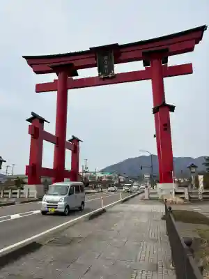 彌彦神社の{uncategorized: "未分類", other: "その他", undefined: "問題あり", building: "その他建物", grave: "お墓", sacred_gate: "鳥居", guardian: "狛犬", statue: "像", buddha: "仏像", history: "歴史", nature: "自然", garden: "庭園", animal: "動物", pagoda: "塔", temizu: "手水舎", mountain_gate: "山門・神門", sanctuary: "本殿・本堂", subordinate: "末社・摂社", art: "芸術", scenery: "景色", jizo: "地蔵", ema: "絵馬", goshuin: "御朱印", omikuji: "おみくじ", items: "授与品その他", amulet: "お守り", goshuincho: "御朱印帳", eats: "食事", festival: "お祭り", votive_dance: "神楽", shichigosan: "七五三参", wedding: "結婚式", experience: "体験その他", initially: "初詣", around: "周辺", anti_infection: "感染症対策"}