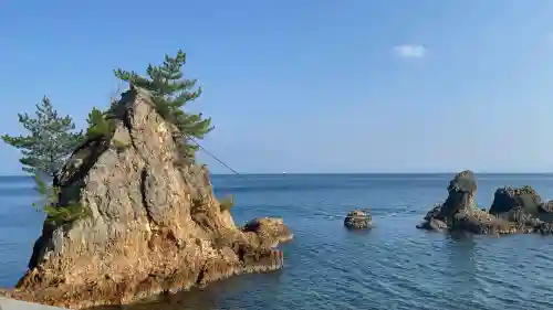 美保神社の{uncategorized: "未分類", other: "その他", undefined: "問題あり", building: "その他建物", grave: "お墓", sacred_gate: "鳥居", guardian: "狛犬", statue: "像", buddha: "仏像", history: "歴史", nature: "自然", garden: "庭園", animal: "動物", pagoda: "塔", temizu: "手水舎", mountain_gate: "山門・神門", sanctuary: "本殿・本堂", subordinate: "末社・摂社", art: "芸術", scenery: "景色", jizo: "地蔵", ema: "絵馬", goshuin: "御朱印", omikuji: "おみくじ", items: "授与品その他", amulet: "お守り", goshuincho: "御朱印帳", eats: "食事", festival: "お祭り", votive_dance: "神楽", shichigosan: "七五三参", wedding: "結婚式", experience: "体験その他", initially: "初詣", around: "周辺", anti_infection: "感染症対策"}