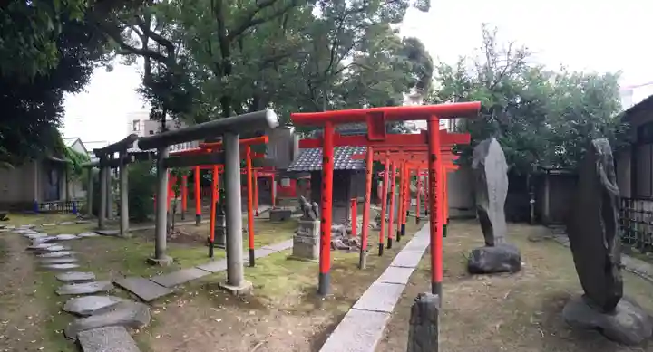 三囲神社の鳥居