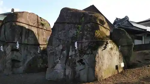 三ツ石神社(岩手県)