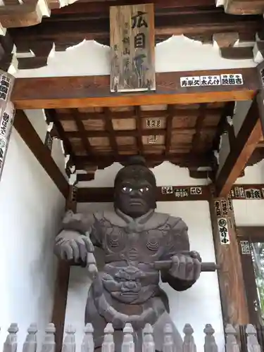 長命寺の像