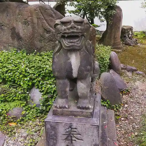 三囲神社の狛犬