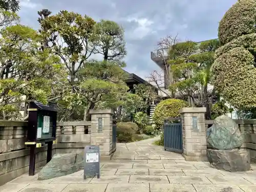 寳蓮寺の{uncategorized: "未分類", other: "その他", undefined: "問題あり", building: "その他建物", grave: "お墓", sacred_gate: "鳥居", guardian: "狛犬", statue: "像", buddha: "仏像", history: "歴史", nature: "自然", garden: "庭園", animal: "動物", pagoda: "塔", temizu: "手水舎", mountain_gate: "山門・神門", sanctuary: "本殿・本堂", subordinate: "末社・摂社", art: "芸術", scenery: "景色", jizo: "地蔵", ema: "絵馬", goshuin: "御朱印", omikuji: "おみくじ", items: "授与品その他", amulet: "お守り", goshuincho: "御朱印帳", eats: "食事", festival: "お祭り", votive_dance: "神楽", shichigosan: "七五三参", wedding: "結婚式", experience: "体験その他", initially: "初詣", around: "周辺", anti_infection: "感染症対策"}