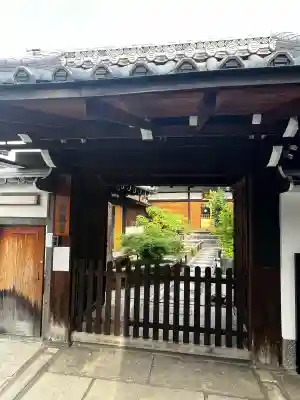 荘厳寺の{uncategorized: "未分類", other: "その他", undefined: "問題あり", building: "その他建物", grave: "お墓", sacred_gate: "鳥居", guardian: "狛犬", statue: "像", buddha: "仏像", history: "歴史", nature: "自然", garden: "庭園", animal: "動物", pagoda: "塔", temizu: "手水舎", mountain_gate: "山門・神門", sanctuary: "本殿・本堂", subordinate: "末社・摂社", art: "芸術", scenery: "景色", jizo: "地蔵", ema: "絵馬", goshuin: "御朱印", omikuji: "おみくじ", items: "授与品その他", amulet: "お守り", goshuincho: "御朱印帳", eats: "食事", festival: "お祭り", votive_dance: "神楽", shichigosan: "七五三参", wedding: "結婚式", experience: "体験その他", initially: "初詣", around: "周辺", anti_infection: "感染症対策"}