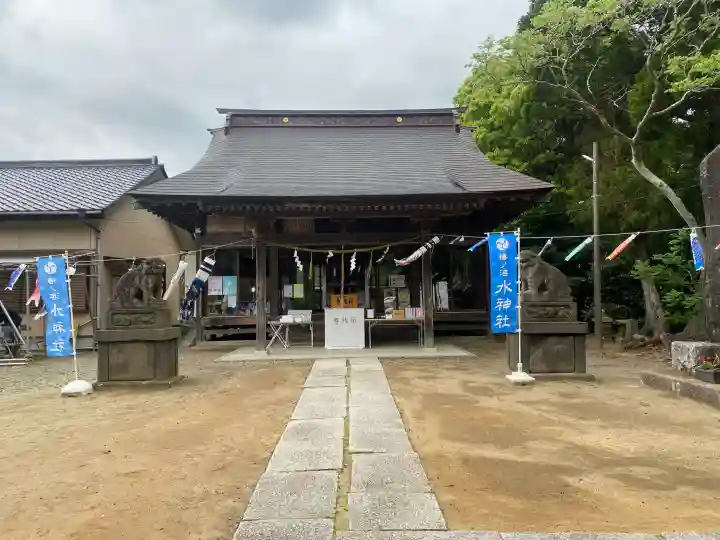 椿ノ海 水神社の{uncategorized: "未分類", other: "その他", undefined: "問題あり", building: "その他建物", grave: "お墓", sacred_gate: "鳥居", guardian: "狛犬", statue: "像", buddha: "仏像", history: "歴史", nature: "自然", garden: "庭園", animal: "動物", pagoda: "塔", temizu: "手水舎", mountain_gate: "山門・神門", sanctuary: "本殿・本堂", subordinate: "末社・摂社", art: "芸術", scenery: "景色", jizo: "地蔵", ema: "絵馬", goshuin: "御朱印", omikuji: "おみくじ", items: "授与品その他", amulet: "お守り", goshuincho: "御朱印帳", eats: "食事", festival: "お祭り", votive_dance: "神楽", shichigosan: "七五三参", wedding: "結婚式", experience: "体験その他", initially: "初詣", around: "周辺", anti_infection: "感染症対策"}