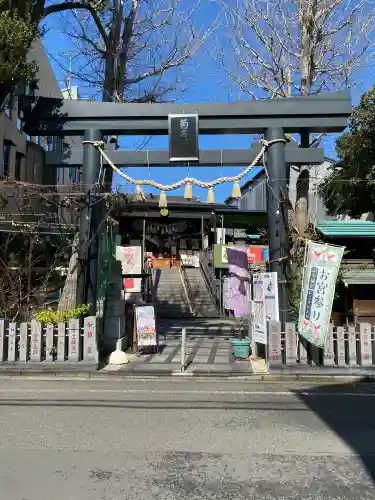 菊名神社の{uncategorized: "未分類", other: "その他", undefined: "問題あり", building: "その他建物", grave: "お墓", sacred_gate: "鳥居", guardian: "狛犬", statue: "像", buddha: "仏像", history: "歴史", nature: "自然", garden: "庭園", animal: "動物", pagoda: "塔", temizu: "手水舎", mountain_gate: "山門・神門", sanctuary: "本殿・本堂", subordinate: "末社・摂社", art: "芸術", scenery: "景色", jizo: "地蔵", ema: "絵馬", goshuin: "御朱印", omikuji: "おみくじ", items: "授与品その他", amulet: "お守り", goshuincho: "御朱印帳", eats: "食事", festival: "お祭り", votive_dance: "神楽", shichigosan: "七五三参", wedding: "結婚式", experience: "体験その他", initially: "初詣", around: "周辺", anti_infection: "感染症対策"}