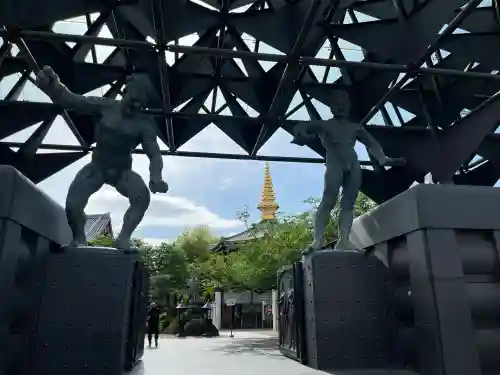 一心寺の{uncategorized: "未分類", other: "その他", undefined: "問題あり", building: "その他建物", grave: "お墓", sacred_gate: "鳥居", guardian: "狛犬", statue: "像", buddha: "仏像", history: "歴史", nature: "自然", garden: "庭園", animal: "動物", pagoda: "塔", temizu: "手水舎", mountain_gate: "山門・神門", sanctuary: "本殿・本堂", subordinate: "末社・摂社", art: "芸術", scenery: "景色", jizo: "地蔵", ema: "絵馬", goshuin: "御朱印", omikuji: "おみくじ", items: "授与品その他", amulet: "お守り", goshuincho: "御朱印帳", eats: "食事", festival: "お祭り", votive_dance: "神楽", shichigosan: "七五三参", wedding: "結婚式", experience: "体験その他", initially: "初詣", around: "周辺", anti_infection: "感染症対策"}