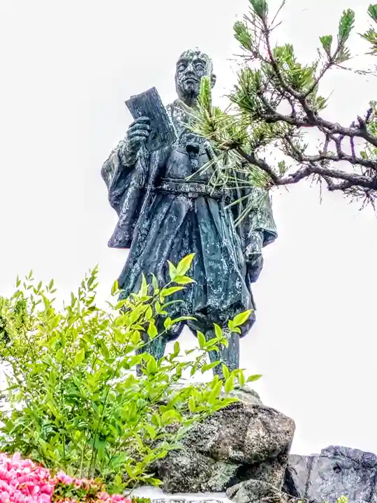 神明社(元起)の像