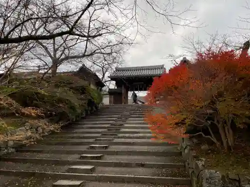 毘沙門堂門跡の山門