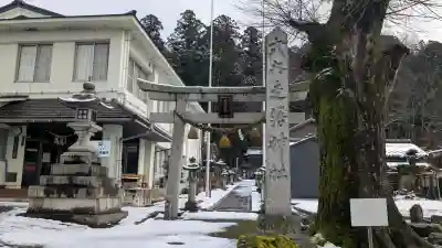 走落神社の{uncategorized: "未分類", other: "その他", undefined: "問題あり", building: "その他建物", grave: "お墓", sacred_gate: "鳥居", guardian: "狛犬", statue: "像", buddha: "仏像", history: "歴史", nature: "自然", garden: "庭園", animal: "動物", pagoda: "塔", temizu: "手水舎", mountain_gate: "山門・神門", sanctuary: "本殿・本堂", subordinate: "末社・摂社", art: "芸術", scenery: "景色", jizo: "地蔵", ema: "絵馬", goshuin: "御朱印", omikuji: "おみくじ", items: "授与品その他", amulet: "お守り", goshuincho: "御朱印帳", eats: "食事", festival: "お祭り", votive_dance: "神楽", shichigosan: "七五三参", wedding: "結婚式", experience: "体験その他", initially: "初詣", around: "周辺", anti_infection: "感染症対策"}