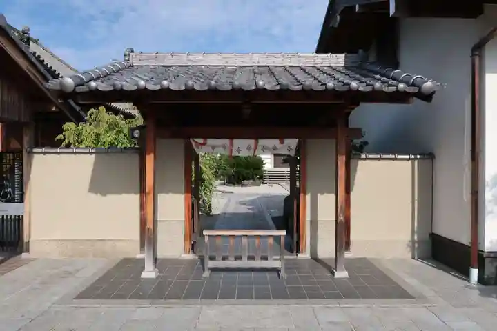 額安寺の山門・神門