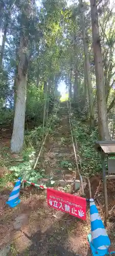 熊野神社の{uncategorized: "未分類", other: "その他", undefined: "問題あり", building: "その他建物", grave: "お墓", sacred_gate: "鳥居", guardian: "狛犬", statue: "像", buddha: "仏像", history: "歴史", nature: "自然", garden: "庭園", animal: "動物", pagoda: "塔", temizu: "手水舎", mountain_gate: "山門・神門", sanctuary: "本殿・本堂", subordinate: "末社・摂社", art: "芸術", scenery: "景色", jizo: "地蔵", ema: "絵馬", goshuin: "御朱印", omikuji: "おみくじ", items: "授与品その他", amulet: "お守り", goshuincho: "御朱印帳", eats: "食事", festival: "お祭り", votive_dance: "神楽", shichigosan: "七五三参", wedding: "結婚式", experience: "体験その他", initially: "初詣", around: "周辺", anti_infection: "感染症対策"}