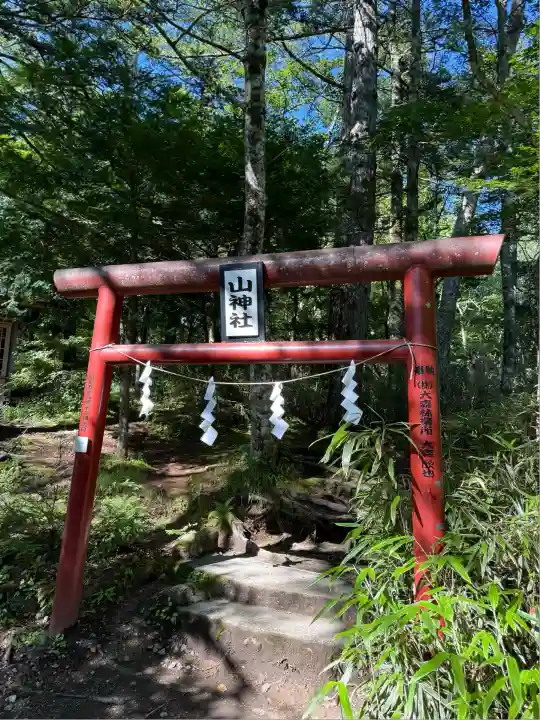 新屋山神社(山梨県)
