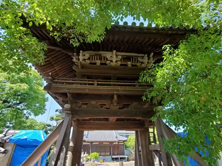 蓮花寺の山門・神門