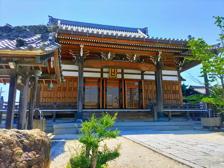 青宮寺の本殿・本堂