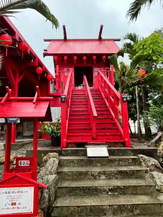 石垣宝来宝来神社の{uncategorized: "未分類", other: "その他", undefined: "問題あり", building: "その他建物", grave: "お墓", sacred_gate: "鳥居", guardian: "狛犬", statue: "像", buddha: "仏像", history: "歴史", nature: "自然", garden: "庭園", animal: "動物", pagoda: "塔", temizu: "手水舎", mountain_gate: "山門・神門", sanctuary: "本殿・本堂", subordinate: "末社・摂社", art: "芸術", scenery: "景色", jizo: "地蔵", ema: "絵馬", goshuin: "御朱印", omikuji: "おみくじ", items: "授与品その他", amulet: "お守り", goshuincho: "御朱印帳", eats: "食事", festival: "お祭り", votive_dance: "神楽", shichigosan: "七五三参", wedding: "結婚式", experience: "体験その他", initially: "初詣", around: "周辺", anti_infection: "感染症対策"}