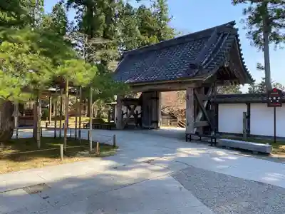 中尊寺の山門・神門