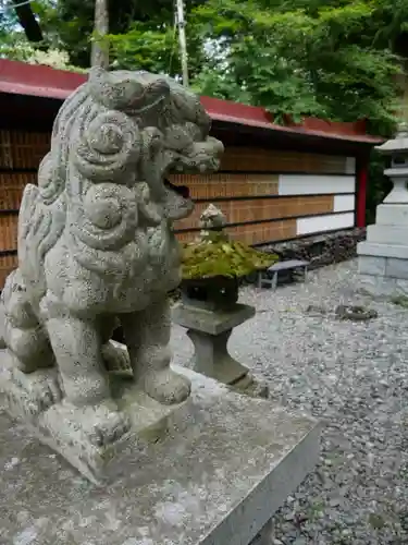 新屋山神社の狛犬