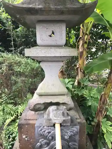 横浜御嶽神社の塔