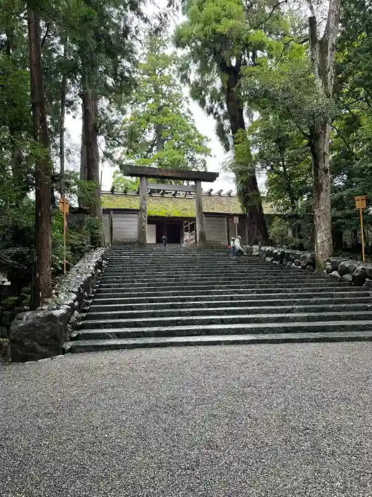 伊勢神宮内宮(皇大神宮)の{uncategorized: "未分類", other: "その他", undefined: "問題あり", building: "その他建物", grave: "お墓", sacred_gate: "鳥居", guardian: "狛犬", statue: "像", buddha: "仏像", history: "歴史", nature: "自然", garden: "庭園", animal: "動物", pagoda: "塔", temizu: "手水舎", mountain_gate: "山門・神門", sanctuary: "本殿・本堂", subordinate: "末社・摂社", art: "芸術", scenery: "景色", jizo: "地蔵", ema: "絵馬", goshuin: "御朱印", omikuji: "おみくじ", items: "授与品その他", amulet: "お守り", goshuincho: "御朱印帳", eats: "食事", festival: "お祭り", votive_dance: "神楽", shichigosan: "七五三参", wedding: "結婚式", experience: "体験その他", initially: "初詣", around: "周辺", anti_infection: "感染症対策"}