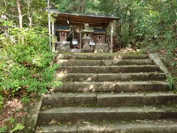 與能神社の{uncategorized: "未分類", other: "その他", undefined: "問題あり", building: "その他建物", grave: "お墓", sacred_gate: "鳥居", guardian: "狛犬", statue: "像", buddha: "仏像", history: "歴史", nature: "自然", garden: "庭園", animal: "動物", pagoda: "塔", temizu: "手水舎", mountain_gate: "山門・神門", sanctuary: "本殿・本堂", subordinate: "末社・摂社", art: "芸術", scenery: "景色", jizo: "地蔵", ema: "絵馬", goshuin: "御朱印", omikuji: "おみくじ", items: "授与品その他", amulet: "お守り", goshuincho: "御朱印帳", eats: "食事", festival: "お祭り", votive_dance: "神楽", shichigosan: "七五三参", wedding: "結婚式", experience: "体験その他", initially: "初詣", around: "周辺", anti_infection: "感染症対策"}