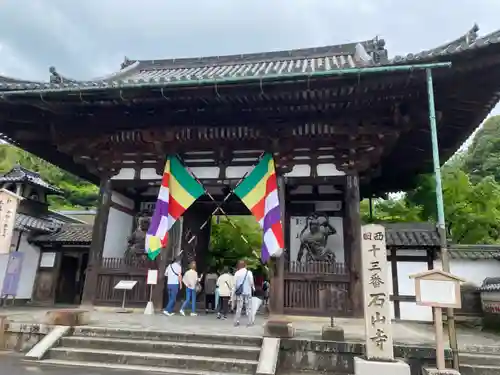 石山寺の山門