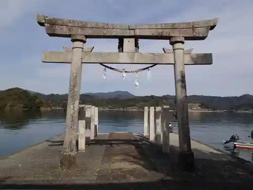 鳴無神社の鳥居