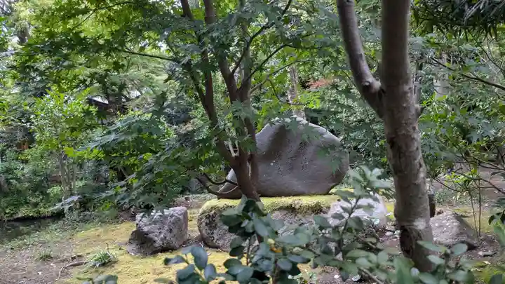 白旗神社の庭園