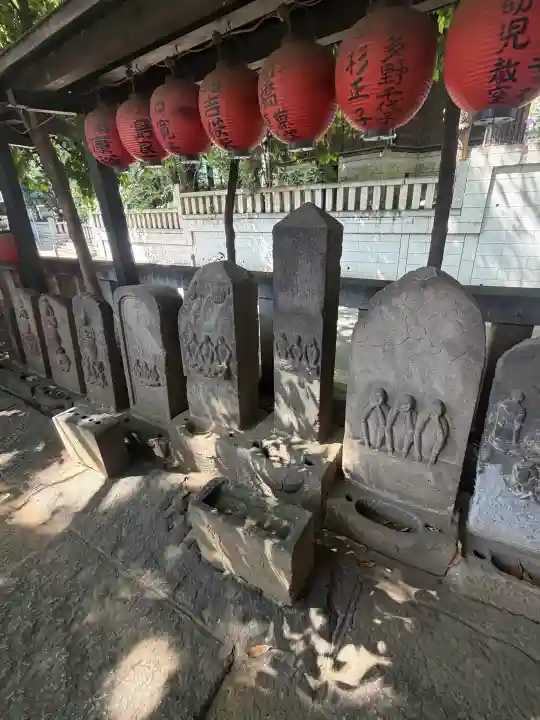 豊栄稲荷神社の{uncategorized: "未分類", other: "その他", undefined: "問題あり", building: "その他建物", grave: "お墓", sacred_gate: "鳥居", guardian: "狛犬", statue: "像", buddha: "仏像", history: "歴史", nature: "自然", garden: "庭園", animal: "動物", pagoda: "塔", temizu: "手水舎", mountain_gate: "山門・神門", sanctuary: "本殿・本堂", subordinate: "末社・摂社", art: "芸術", scenery: "景色", jizo: "地蔵", ema: "絵馬", goshuin: "御朱印", omikuji: "おみくじ", items: "授与品その他", amulet: "お守り", goshuincho: "御朱印帳", eats: "食事", festival: "お祭り", votive_dance: "神楽", shichigosan: "七五三参", wedding: "結婚式", experience: "体験その他", initially: "初詣", around: "周辺", anti_infection: "感染症対策"}