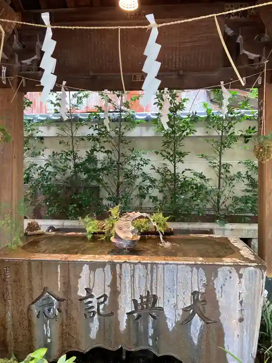 小野照崎神社の手水舎
