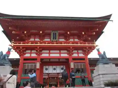 伏見稲荷大社の山門・神門