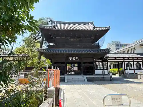 泉岳寺の山門