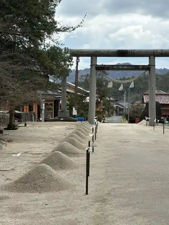 比沼麻奈為神社の{uncategorized: "未分類", other: "その他", undefined: "問題あり", building: "その他建物", grave: "お墓", sacred_gate: "鳥居", guardian: "狛犬", statue: "像", buddha: "仏像", history: "歴史", nature: "自然", garden: "庭園", animal: "動物", pagoda: "塔", temizu: "手水舎", mountain_gate: "山門・神門", sanctuary: "本殿・本堂", subordinate: "末社・摂社", art: "芸術", scenery: "景色", jizo: "地蔵", ema: "絵馬", goshuin: "御朱印", omikuji: "おみくじ", items: "授与品その他", amulet: "お守り", goshuincho: "御朱印帳", eats: "食事", festival: "お祭り", votive_dance: "神楽", shichigosan: "七五三参", wedding: "結婚式", experience: "体験その他", initially: "初詣", around: "周辺", anti_infection: "感染症対策"}