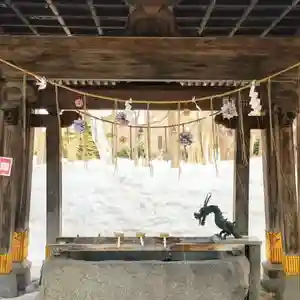 彌彦神社 (伊夜日子神社)の手水舎(2024年03月30日(土) 09時57分49秒投稿)