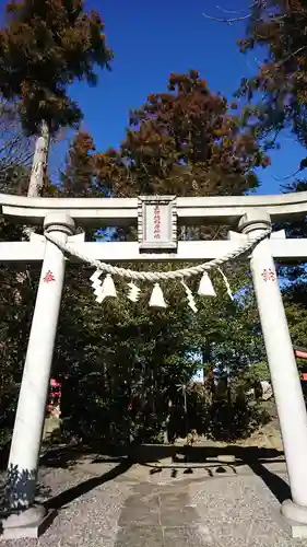 三軒地稲荷神社の鳥居