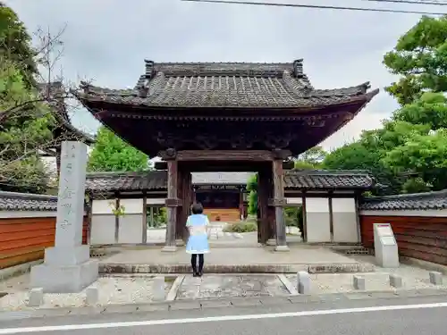 高布山 金勝寺の山門