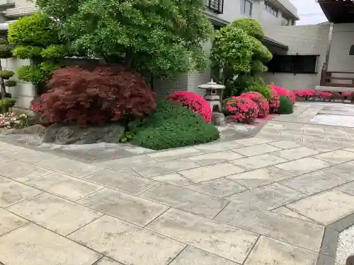 十念寺の{uncategorized: "未分類", other: "その他", undefined: "問題あり", building: "その他建物", grave: "お墓", sacred_gate: "鳥居", guardian: "狛犬", statue: "像", buddha: "仏像", history: "歴史", nature: "自然", garden: "庭園", animal: "動物", pagoda: "塔", temizu: "手水舎", mountain_gate: "山門・神門", sanctuary: "本殿・本堂", subordinate: "末社・摂社", art: "芸術", scenery: "景色", jizo: "地蔵", ema: "絵馬", goshuin: "御朱印", omikuji: "おみくじ", items: "授与品その他", amulet: "お守り", goshuincho: "御朱印帳", eats: "食事", festival: "お祭り", votive_dance: "神楽", shichigosan: "七五三参", wedding: "結婚式", experience: "体験その他", initially: "初詣", around: "周辺", anti_infection: "感染症対策"}