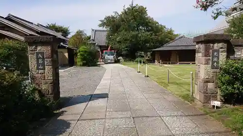 光源寺の山門・神門