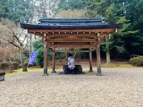 八咫烏神社の手水舎
