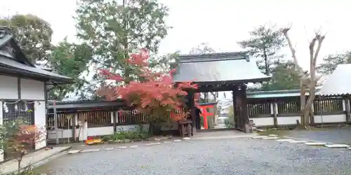 月読神社（松尾大社摂社）の山門・神門