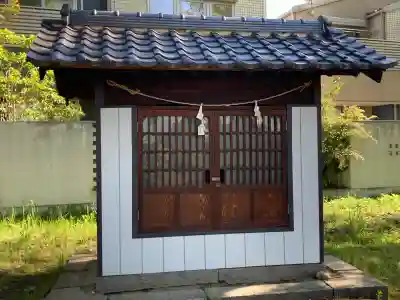 綱島神社の{uncategorized: "未分類", other: "その他", undefined: "問題あり", building: "その他建物", grave: "お墓", sacred_gate: "鳥居", guardian: "狛犬", statue: "像", buddha: "仏像", history: "歴史", nature: "自然", garden: "庭園", animal: "動物", pagoda: "塔", temizu: "手水舎", mountain_gate: "山門・神門", sanctuary: "本殿・本堂", subordinate: "末社・摂社", art: "芸術", scenery: "景色", jizo: "地蔵", ema: "絵馬", goshuin: "御朱印", omikuji: "おみくじ", items: "授与品その他", amulet: "お守り", goshuincho: "御朱印帳", eats: "食事", festival: "お祭り", votive_dance: "神楽", shichigosan: "七五三参", wedding: "結婚式", experience: "体験その他", initially: "初詣", around: "周辺", anti_infection: "感染症対策"}