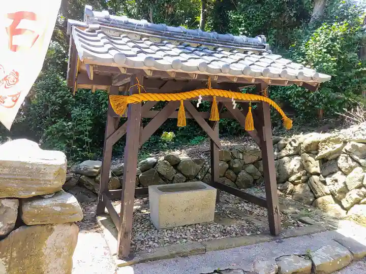 筒島弁財天の手水舎