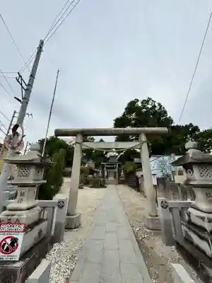 諏訪神社の{uncategorized: "未分類", other: "その他", undefined: "問題あり", building: "その他建物", grave: "お墓", sacred_gate: "鳥居", guardian: "狛犬", statue: "像", buddha: "仏像", history: "歴史", nature: "自然", garden: "庭園", animal: "動物", pagoda: "塔", temizu: "手水舎", mountain_gate: "山門・神門", sanctuary: "本殿・本堂", subordinate: "末社・摂社", art: "芸術", scenery: "景色", jizo: "地蔵", ema: "絵馬", goshuin: "御朱印", omikuji: "おみくじ", items: "授与品その他", amulet: "お守り", goshuincho: "御朱印帳", eats: "食事", festival: "お祭り", votive_dance: "神楽", shichigosan: "七五三参", wedding: "結婚式", experience: "体験その他", initially: "初詣", around: "周辺", anti_infection: "感染症対策"}