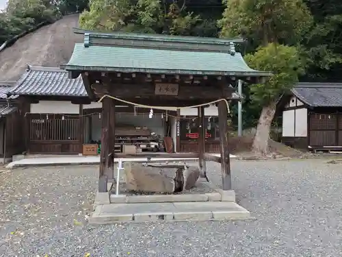 礒宮八幡神社の手水舎