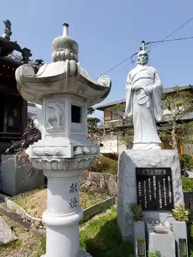 覚永寺の像