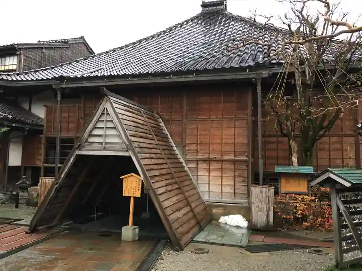 妙立寺の本殿・本堂
